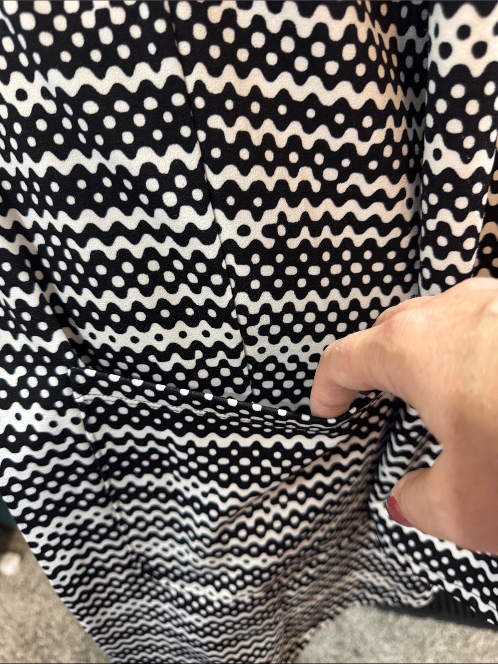 Lularoe Gwen Blazer- Black & White Patterned Women's Long Blazer Jacket - Picture 3 of 5